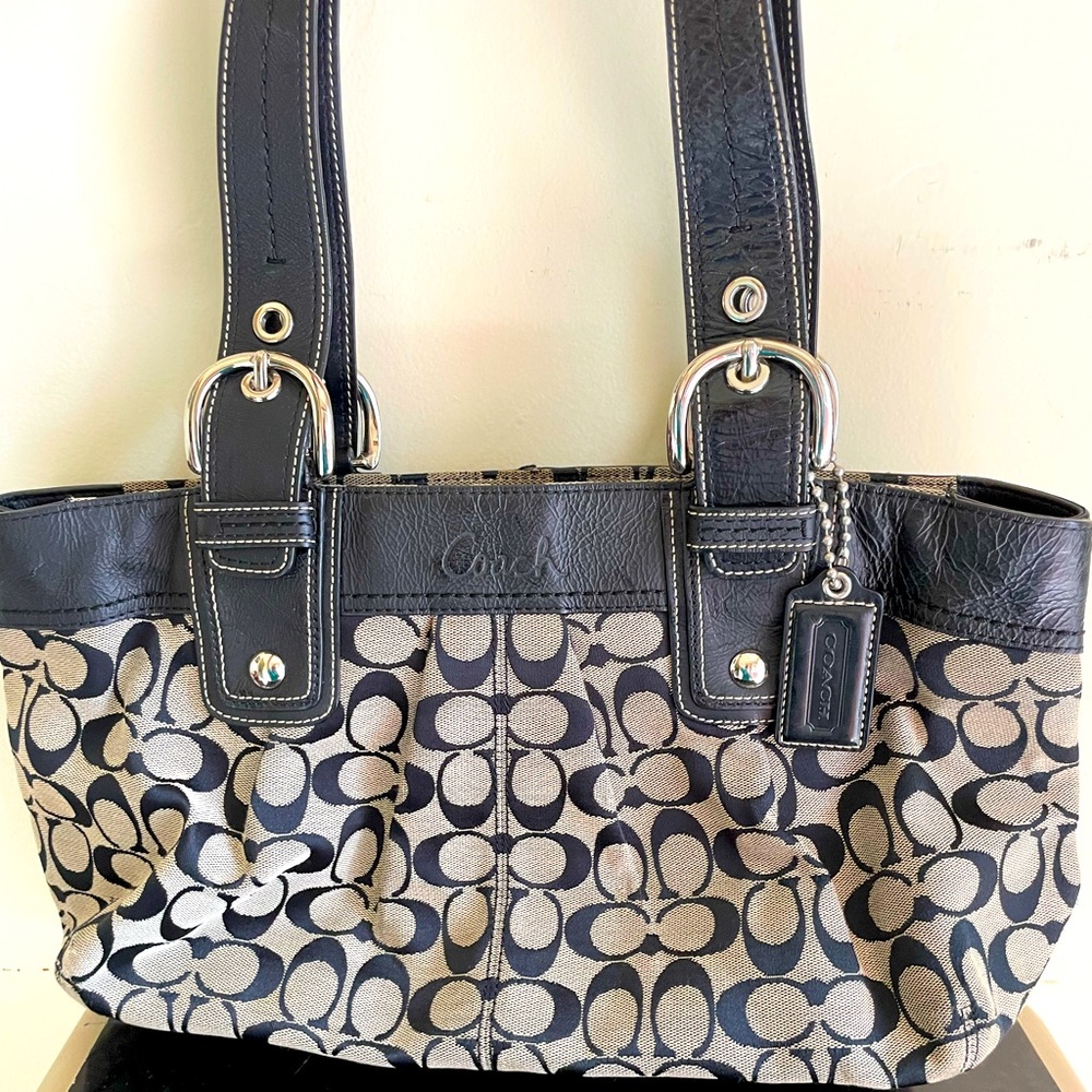 BLACK AND GRAY COACH PURSE